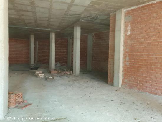 Amplio bajo comercial de 395 m2 en Alcantarilla - MURCIA