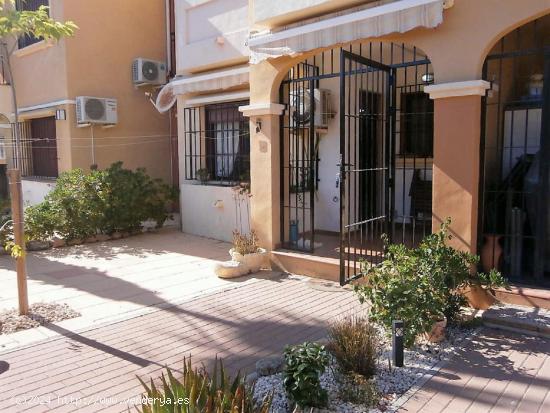 BUNGALOW PLANTA BAJA CON PISCINA COMUNITARIA. - ALICANTE