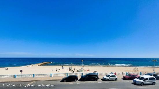 1ª línea con vistas frontales al mar y licencia turística - ALICANTE