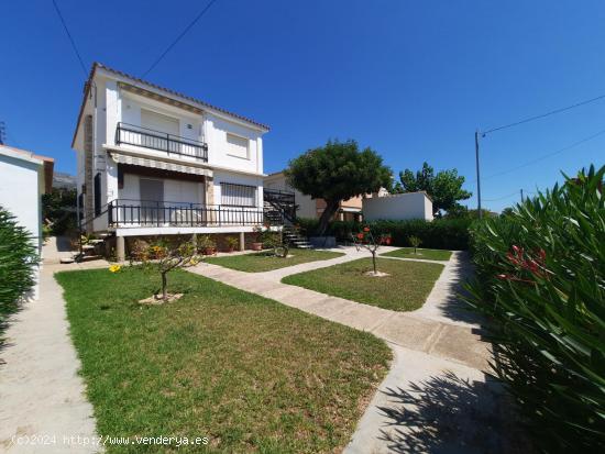 ESTUPENDO XALET EN LA COSTA CON DOS VIVIENDAS - TARRAGONA