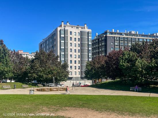  Piso de dos habitaciones, en parque de Vioño - A CORUÑA 