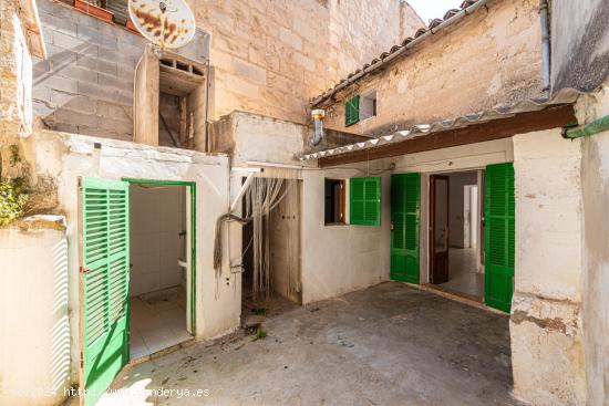 Casa para reformar en el centro de Porreres - BALEARES