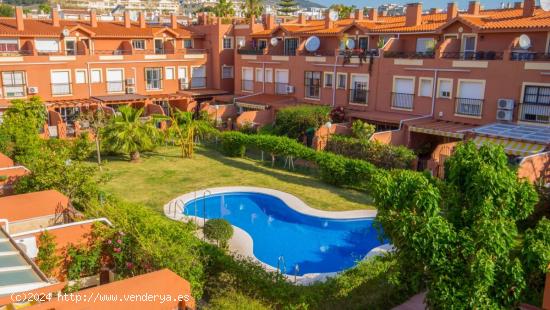 Piso para ALQUILER en Montemar, en urbanización tranquila con PISCINA Y GARAJE - MALAGA