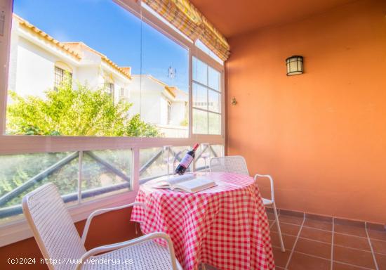 Piso para ALQUILER en Montemar, en urbanización tranquila con PISCINA Y GARAJE - MALAGA