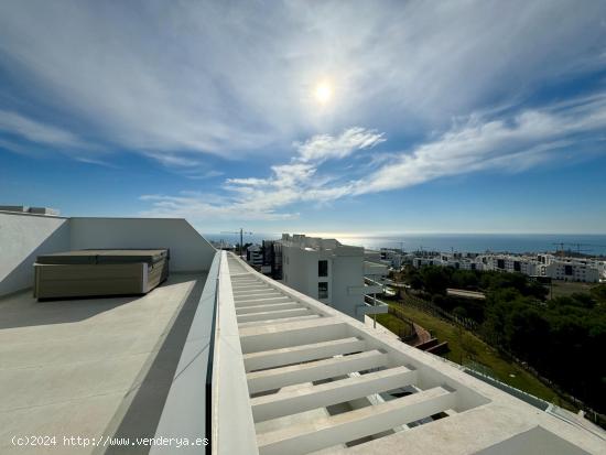  TERMINADO Y TOTALMENTE AMUEBLADO ESTE IMPRESIONANTE ÁTICO AL SUR, CON 82M2 ENTRE TERRAZAS Y SOLARIU 