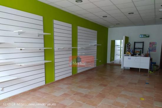  SE VENDE BAJO COMERCIAL EN PLAZA AGUAS FÉRREAS - LUGO 