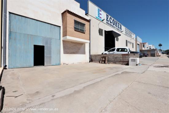 SE ALQUILA NAVE DE 400 M² EN EL POLIGONO INDUSTRIAL - MURCIA