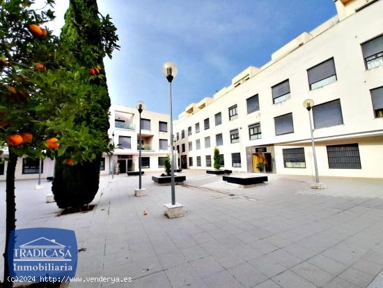  PRÓXIMO CALLE SEVILLA, PISO 100M²,  URB. CERRADA, 2 DORMITORIOS, GARAJE - CADIZ 