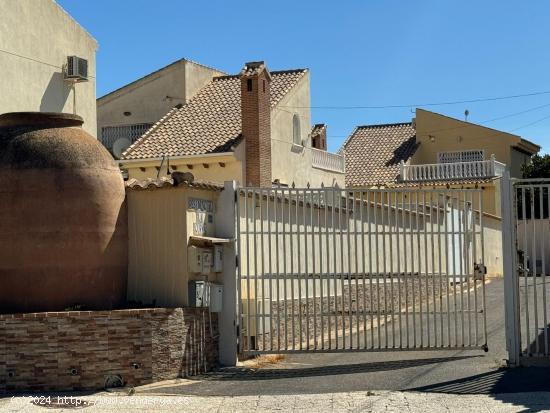 Villa con gran parcela cerca de la playa de Playa Flamenca. - ALICANTE