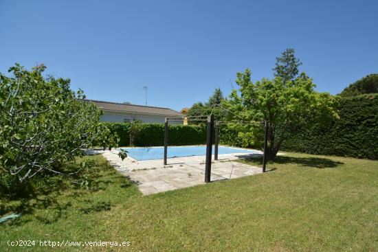 CHALET INDEPENDIENTE CON PARCELA Y PISCINA EN MORALZARZAL - MADRID