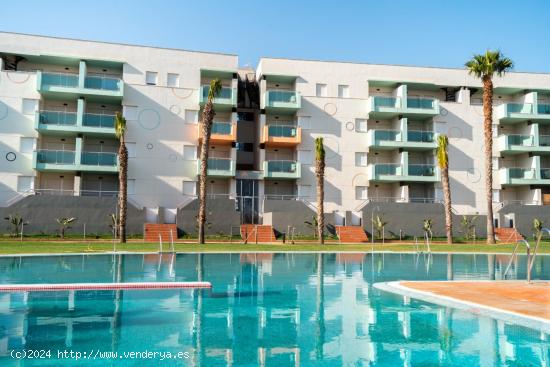 Ático de 2 Habitaciones con Solarium en Residencial Palm Beach Golf, Almerimar. - ALMERIA