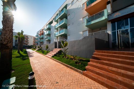 Ático de 2 Habitaciones con Solarium en Residencial Palm Beach Golf, Almerimar. - ALMERIA