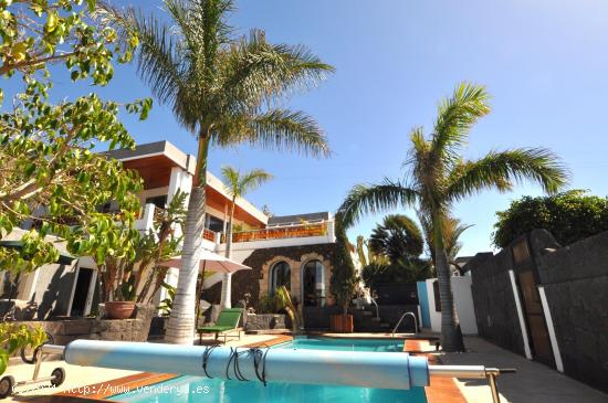 VILLA DE LUJO CON VISTAS AL MAR, PISCINA Y DOS APARTAMENTOS INDEPENDIENTES - LAS PALMAS