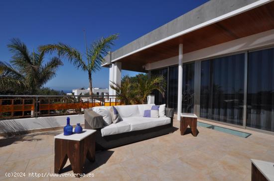 VILLA DE LUJO CON VISTAS AL MAR, PISCINA Y DOS APARTAMENTOS INDEPENDIENTES - LAS PALMAS