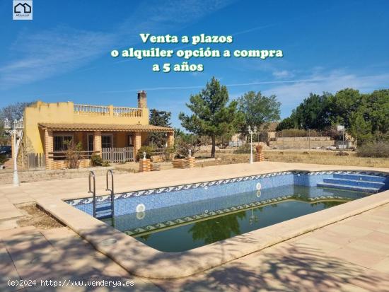  APIHOUSE VENDE A PLAZOS O ALQUILER CON OPCION A COMPRA CHALET CON PARCELA DE 4000M EN ZONA ROLDAN -  