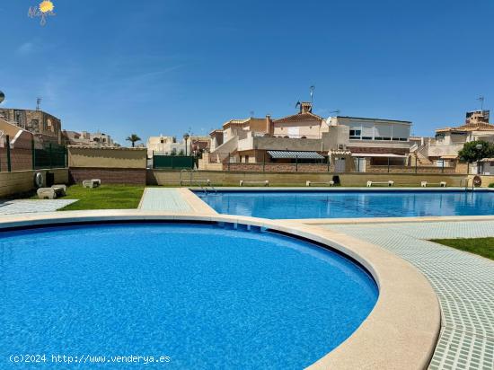 Oportunidad! Magnifico pareado con amplios espacios y  vistas frontales a la piscina !!! - ALICANTE