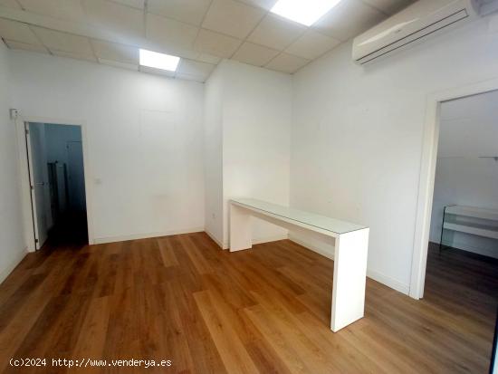  Local comercial con escaparate junto Amador de los Ríos - SEVILLA 