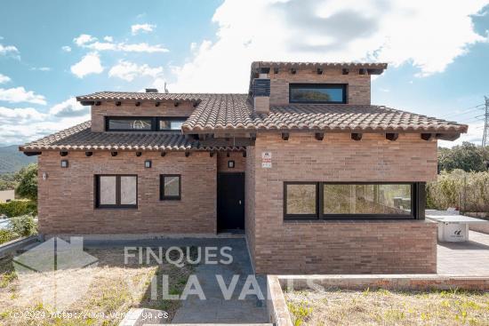 ¡Chalet inmejorable con vistas a la montaña! - BARCELONA