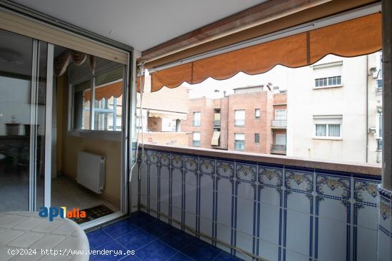 AMPLIO PISO DE 4 HABITACIONES CON PARKING - BARCELONA