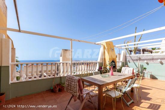  Casa Adosada en Aguadulce con Vistas al Mar y Piscina Comunitaria - ALMERIA 