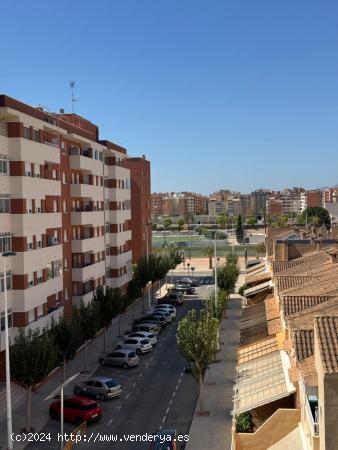 VIVENDA FAMILIAR A LA VENTA DE 4 DORMITORIOS EN ZONA KELME - ALICANTE