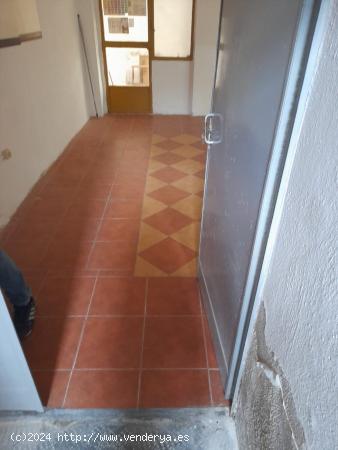 Se vende local en Plaza Italia - CACERES