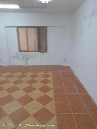 Se vende local en Plaza Italia - CACERES