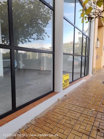  Se vende local diáfano en R 66 con gran escaparate - CACERES 