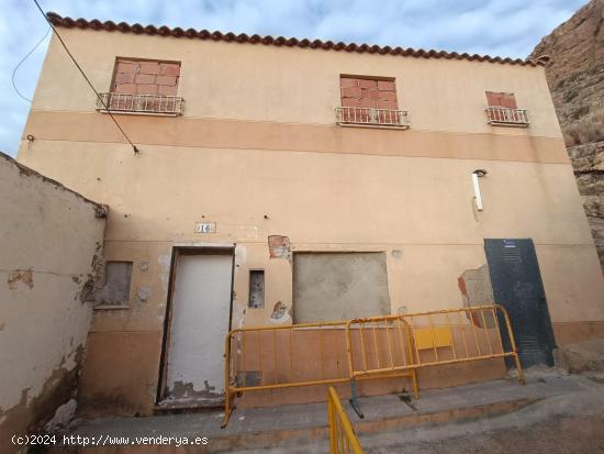 OPORTUNIDAD, SE VENDE CASA EN JUMILLA - MURCIA