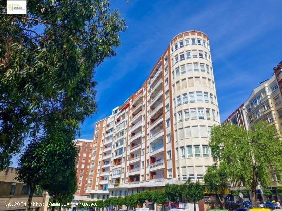 ESPECTACULAR PISO CON TERRAZA Y VISTAS A LA BAHÍA DE SANTANDER - CANTABRIA