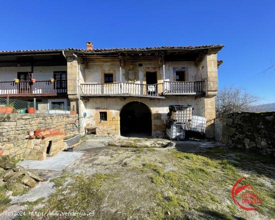 CIEZA- CANTABRIA CASONA CON ESCUDO BONITA PORTALADA Y TERRENO, PARA REHABILITAR - CANTABRIA