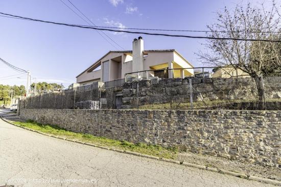 Casa a la urb. del Serrat (Castellnou de Bages) - BARCELONA