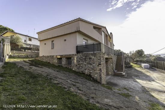 Casa a la urb. del Serrat (Castellnou de Bages) - BARCELONA