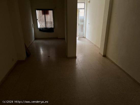 PLANTA BAJA CON 2 HABITACIONES Y COCINA. IDEAL COMO LOCAL COMERCIAL O VIVIENDA - ALBACETE