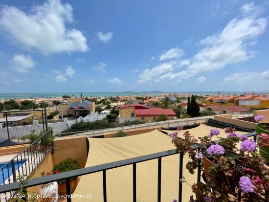 Precioso chalet con vistas al mar desde su terraza acristalada - MURCIA