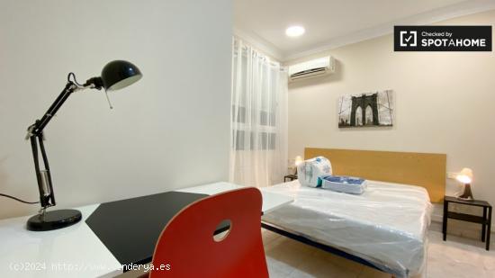 Habitaciones en apartamento de 4 dormitorios en el Eixample, Valencia - VALENCIA