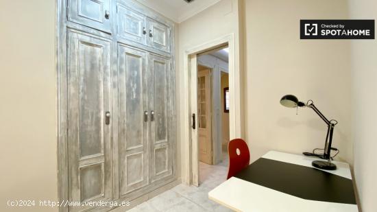 Habitaciones en apartamento de 4 dormitorios en el Eixample, Valencia - VALENCIA