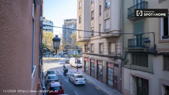 Apartamento de 3 dormitorios en alquiler en Extramurs, Valencia. - VALENCIA