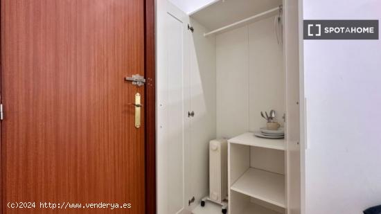 Relajante habitación con calefacción en piso compartido, Puerta del Sol - MADRID