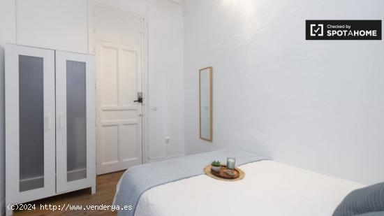 Habitación decorada con calefacción en piso compartido, Puerta del Sol - MADRID