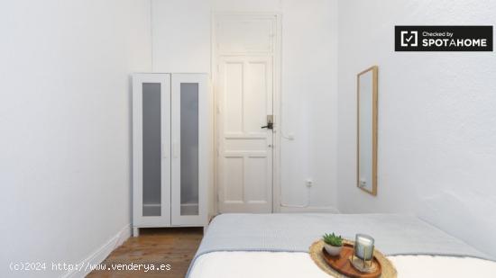 Habitación decorada con calefacción en piso compartido, Puerta del Sol - MADRID