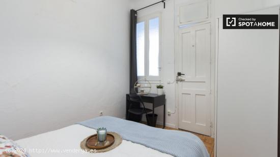 Relajante habitación con calefacción en piso compartido, Puerta del Sol - MADRID