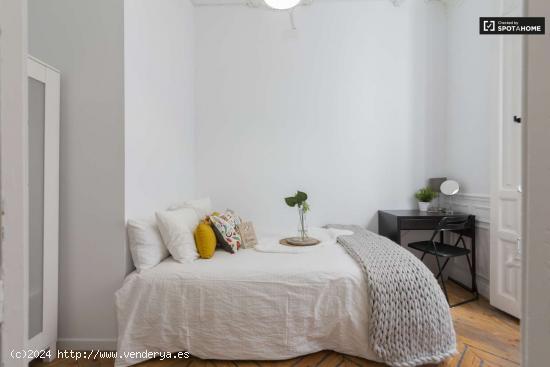 Habitación acogedora con llave independiente en el apartamento compartido, Puerta del Sol - MADRID