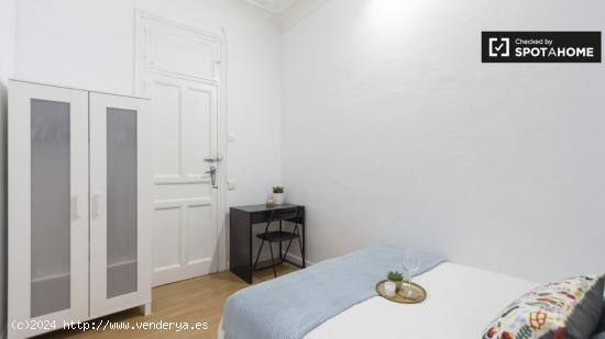 Relajante habitación con llave independiente en apartamento de 11 habitaciones, Puerta del Sol - MA