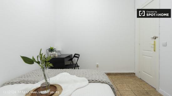 Relajante habitación con calefacción en apartamento de 11 habitaciones, Puerta del Sol - MADRID