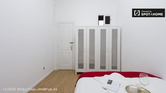 Habitación interior con llave independiente en apartamento de 11 dormitorios, Puerta del Sol - MADR