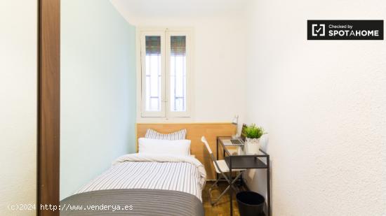 Habitación acogedora con calefacción en un apartamento de 9 dormitorios, Puerta del Sol - MADRID