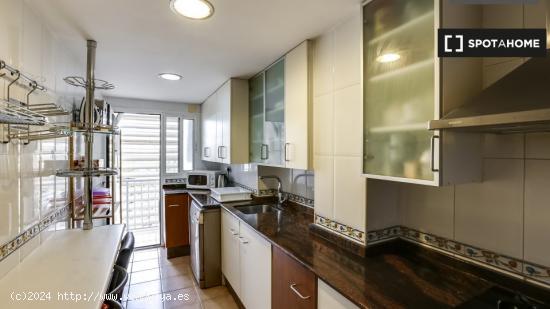 Habitación en piso compartido en valencia. - VALENCIA