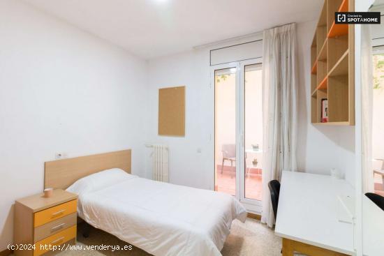 Se alquila habitación en piso de 1 dormitorio en Eixample, Barcelona - BARCELONA