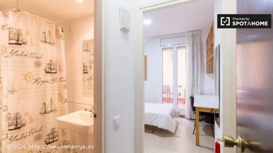 Se alquila habitación en piso de 1 dormitorio en Eixample, Barcelona - BARCELONA